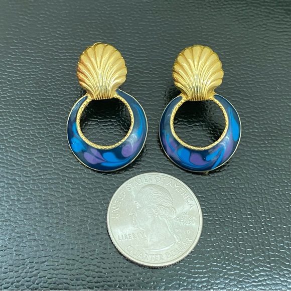 Vintage 80’s MYSTIQUE Shell Swirl Enamel Goldtone Doorknocker Post Earrings - Picture 4 of 10